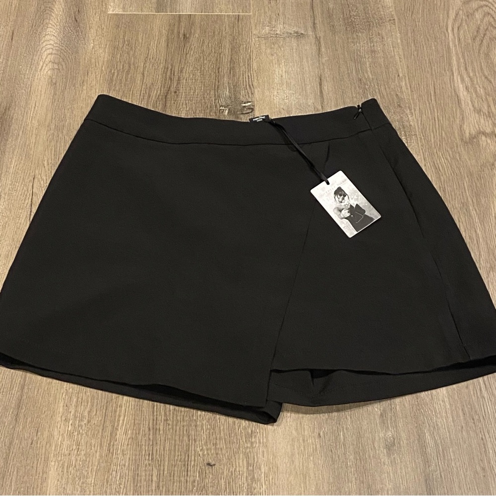 NWT Sincerely Jules Skort Sz. M - black